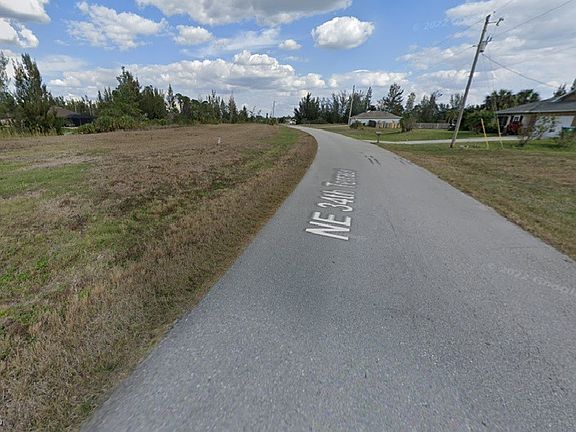 4th image of 2009 NE 34th Ter