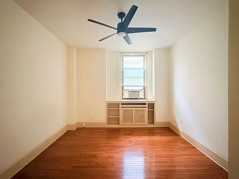 250 S 13th St #1B — Photo 9