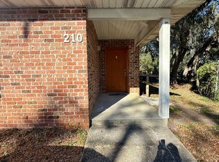 210 Classic Ct, Fort Walton Beach, FL 32548