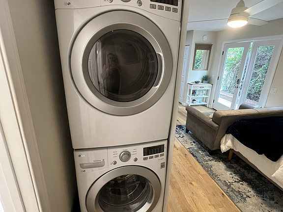 Full Size Washer & Dryer in Unit