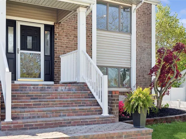771 Greenbelt Parkway, Holbrook, NY 11741