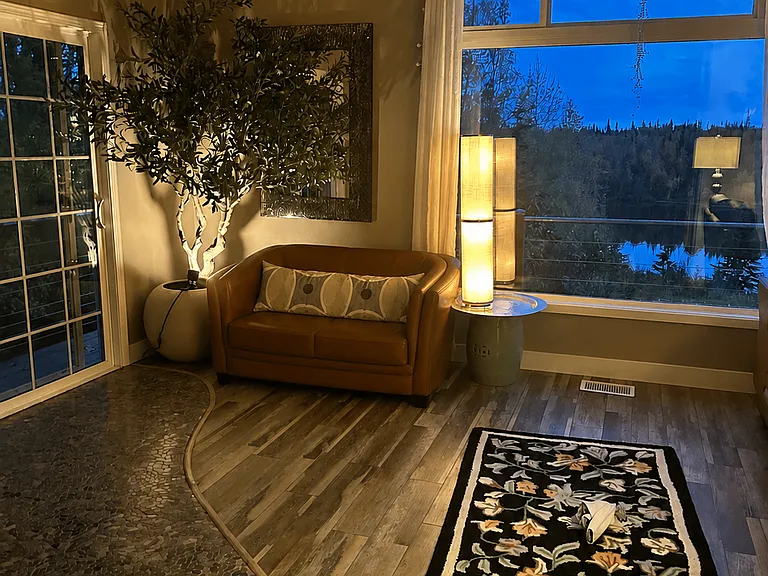 Sitting area by the upstairs fireplace.