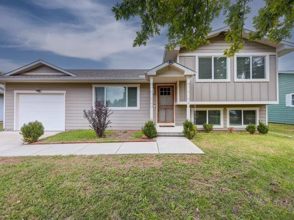 1920 Booth St, Winfield, KS 67156