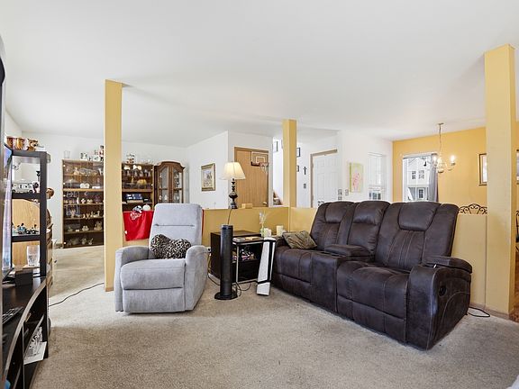 3rd image of 1475 Windflower Ct