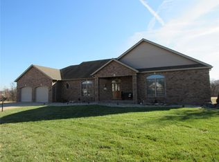 1803 Periwinkle Ln, Godfrey, IL 62035