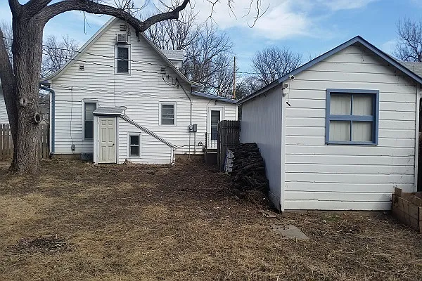 216 S Manhattan Ave — Photo 2