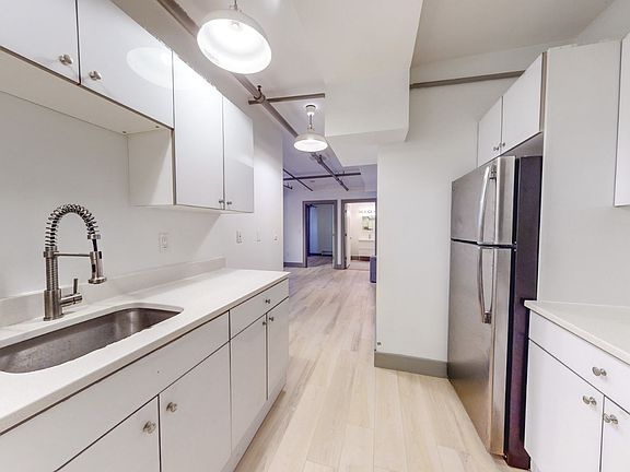 2nd image of 441 Chapel St #3
