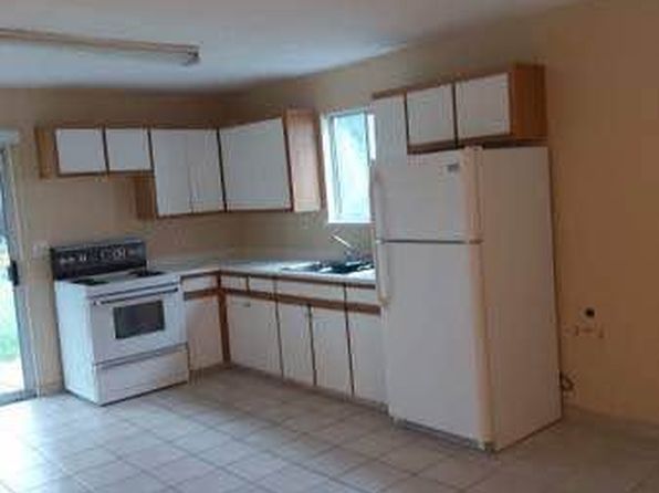 3 bedroom rental in Surrey — photo 9