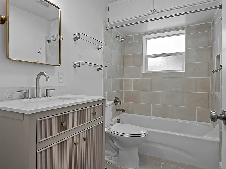 2538 E Wilmington Ave — Photo 8