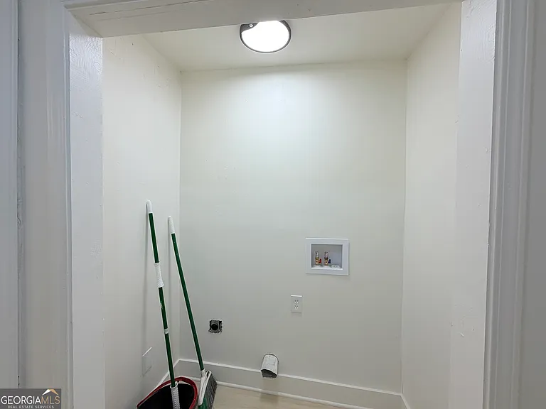 556 Church St NW — Photo 8