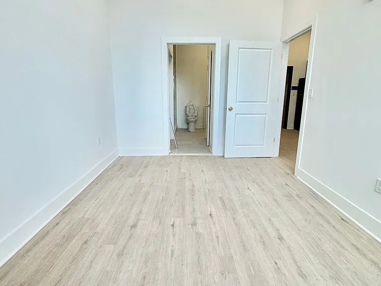 1422 N 8th St — Photo 16