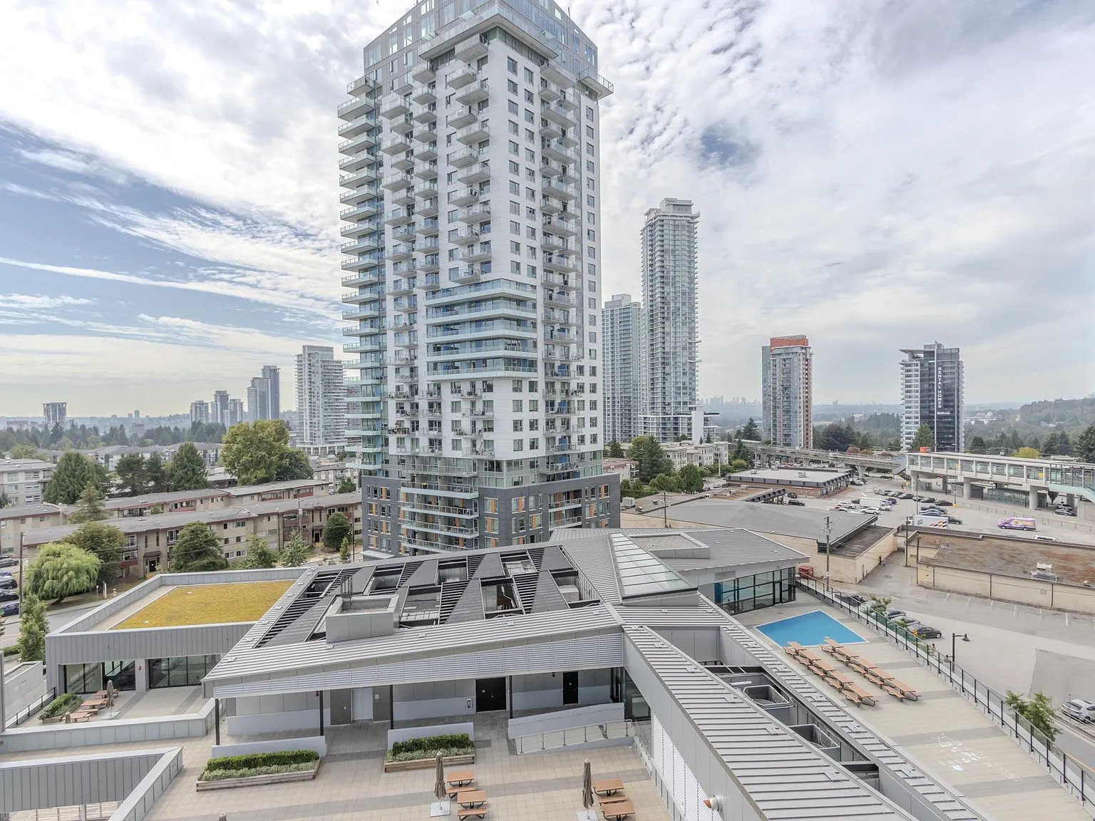 2 bed, 1100 sqft, $3,300 — Photo 2