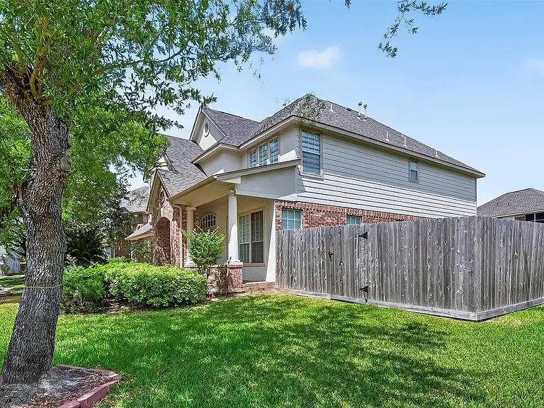 1311 Rene Ct — Photo 3