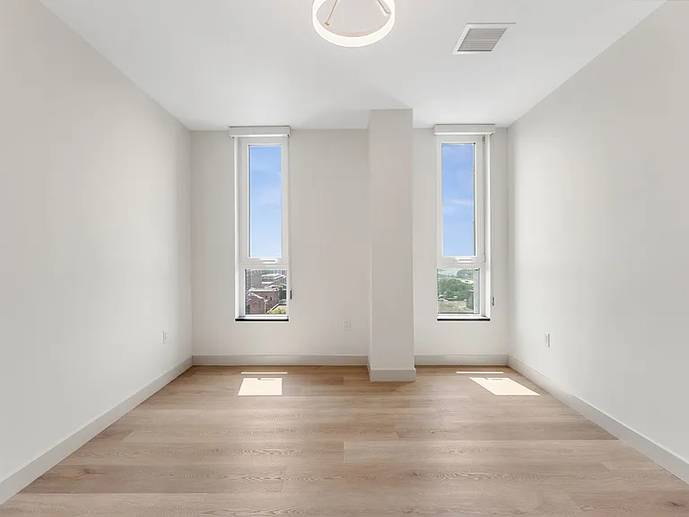 Bank Street Apartments — Photo 27
