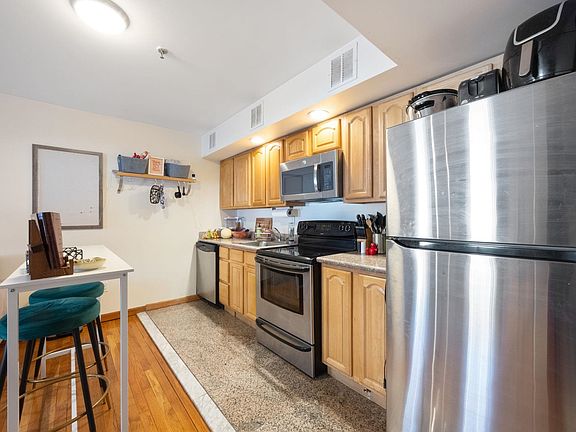 3rd image of 180 Washington St APT 2