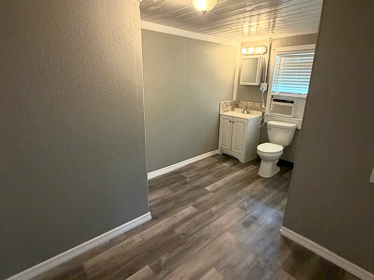 246 NE Trinity Pl #101 — Photo 8