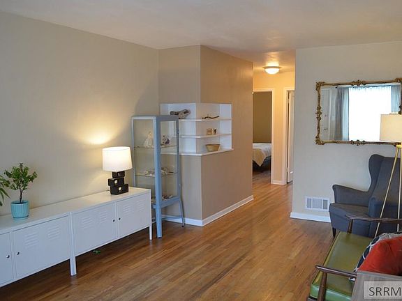 2nd image of 241 W 19th St #241