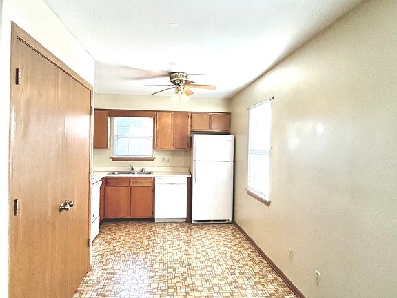 4th image of 2650 Sunset Ln APT 5