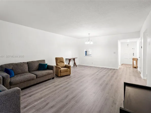 6751 Cypress Rd APT 207, Plantation, FL 33317