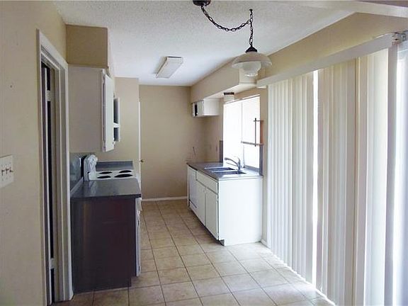 4th image of 121 Bristol Dr