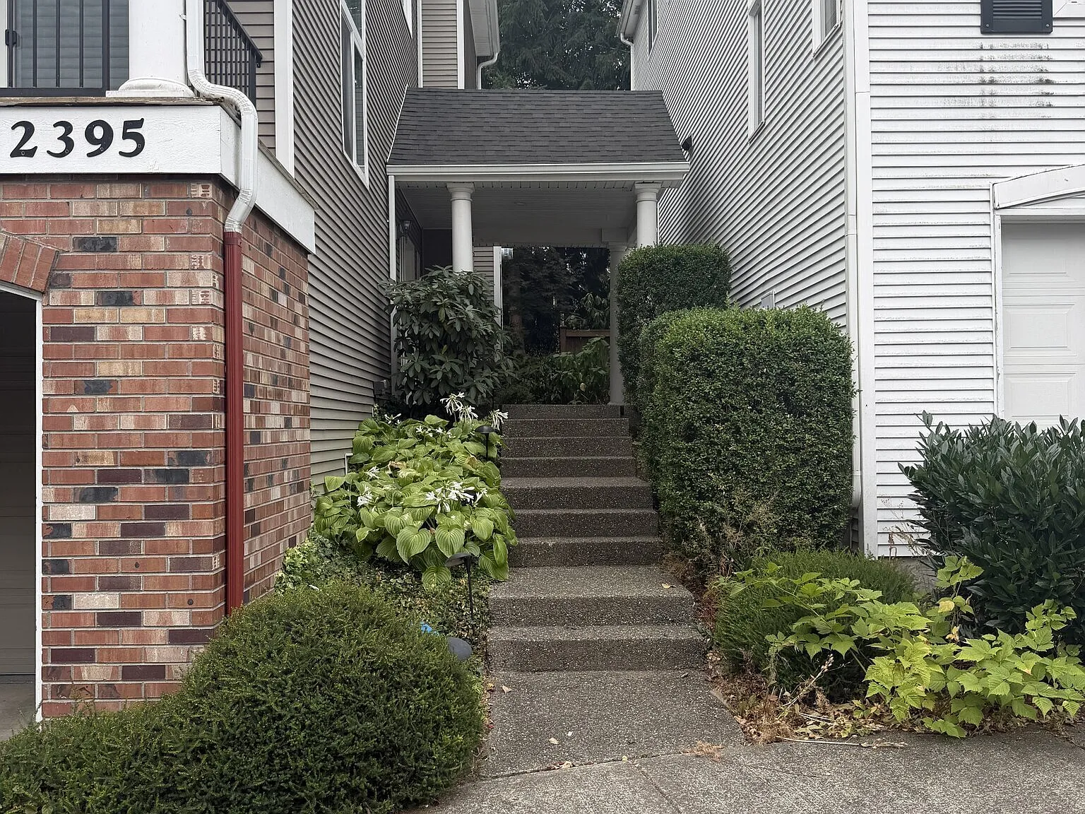 4 bed, 3.5 bath, 2490 sqft, $4,900 — Photo 3