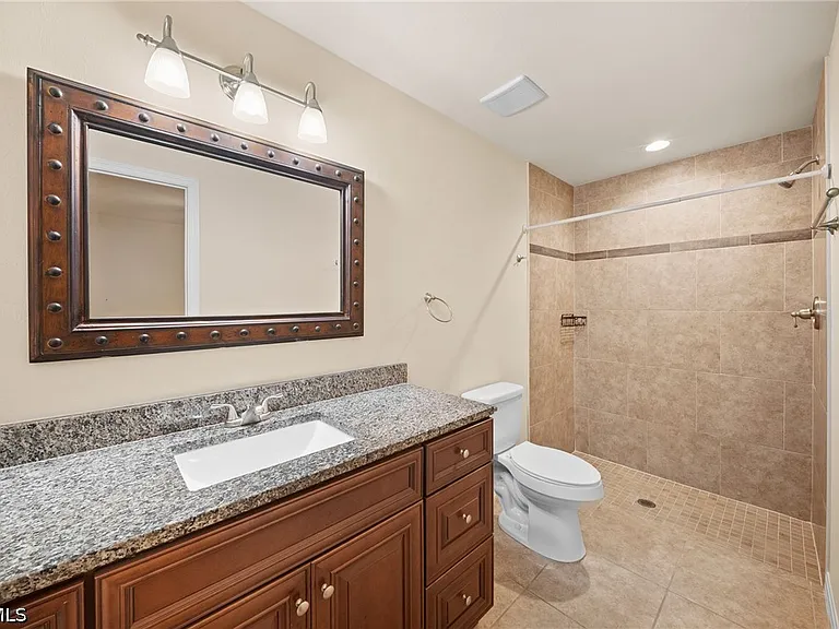 2820 SW 7th Pl — Photo 19