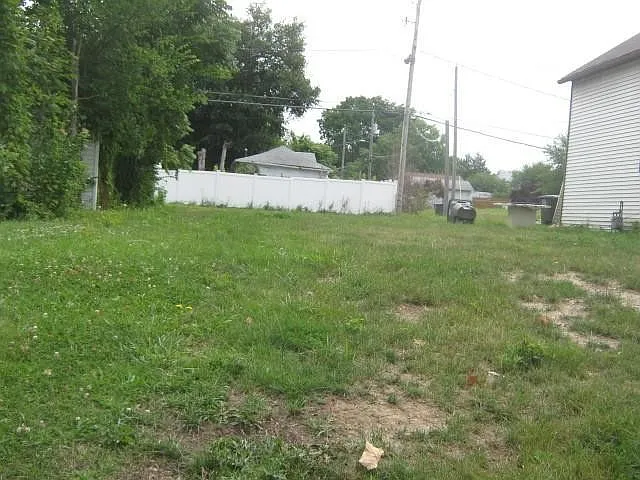 2815 Hoagland Ave photo 1