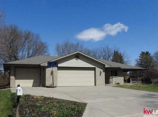 818 8th St, Friend, NE 68359