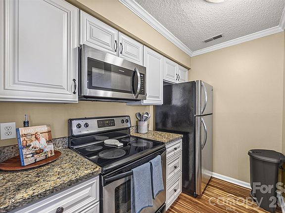 2nd image of 308 Queens Rd APT 17