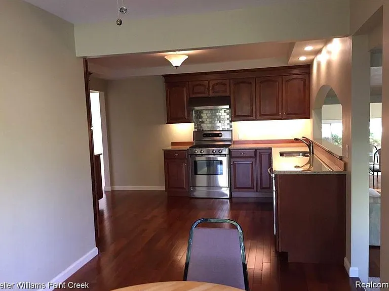 1886 Ruby Ave — Photo 5