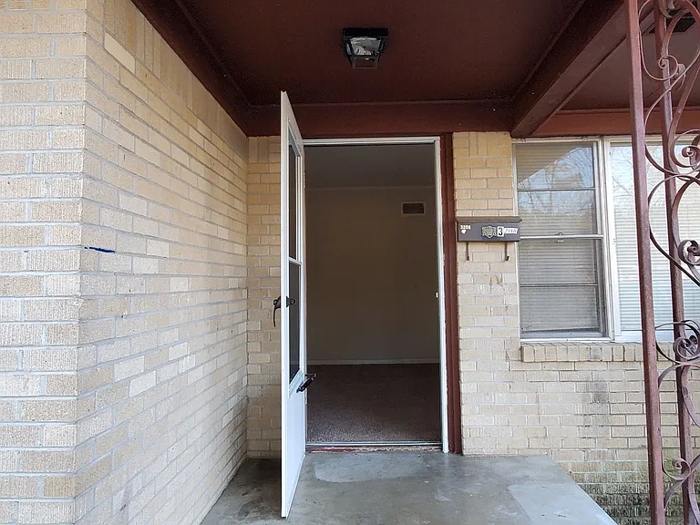 3208 Whitfield St — Photo 3
