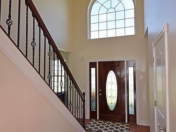 2nd image of 5129 Samantha Ct