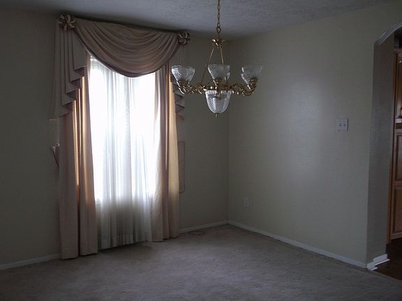 3rd image of 3639 Yankee Ct