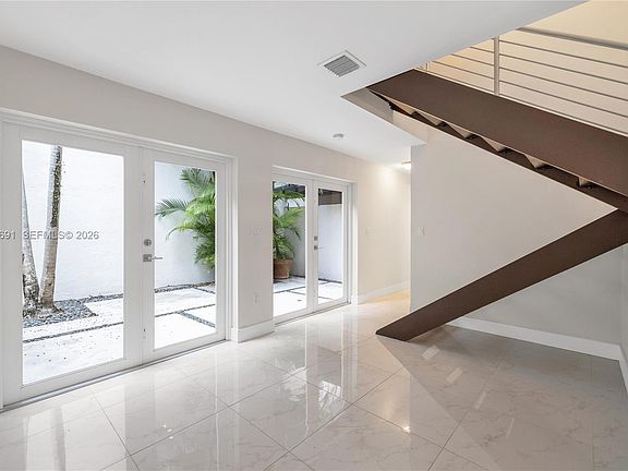 2nd image of 3056 Shipping Ave #2