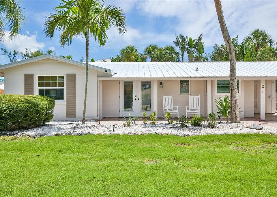 211 Island Cir