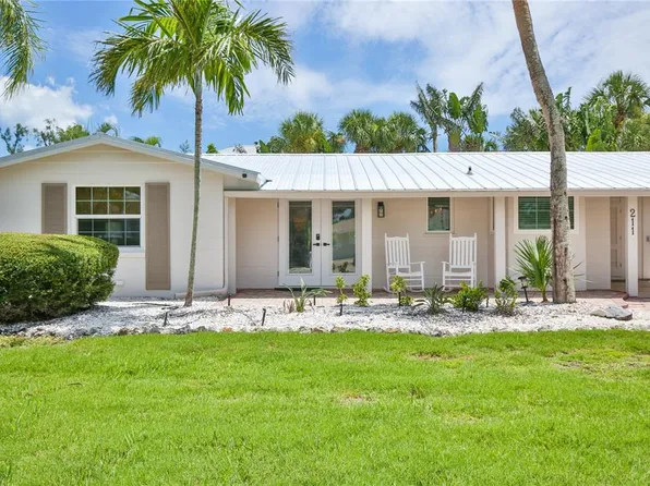 211 Island Cir, Sarasota, FL 34242