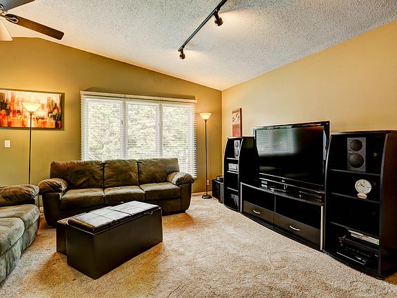 3rd image of 5490 Matterhorn Dr NE