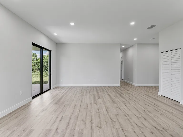 556 Sherwood Ave S — Photo 17