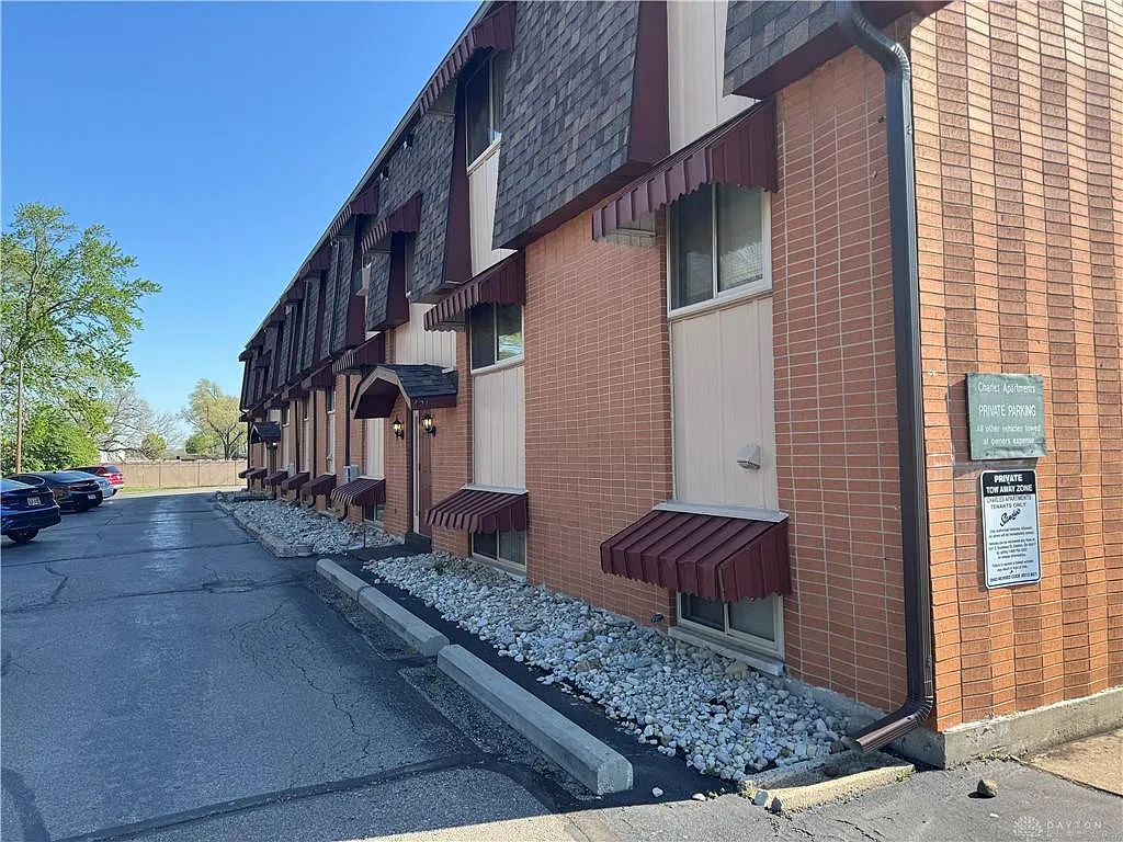 1 bed, 1.0 bath, 780 sqft, $789 — Photo 2