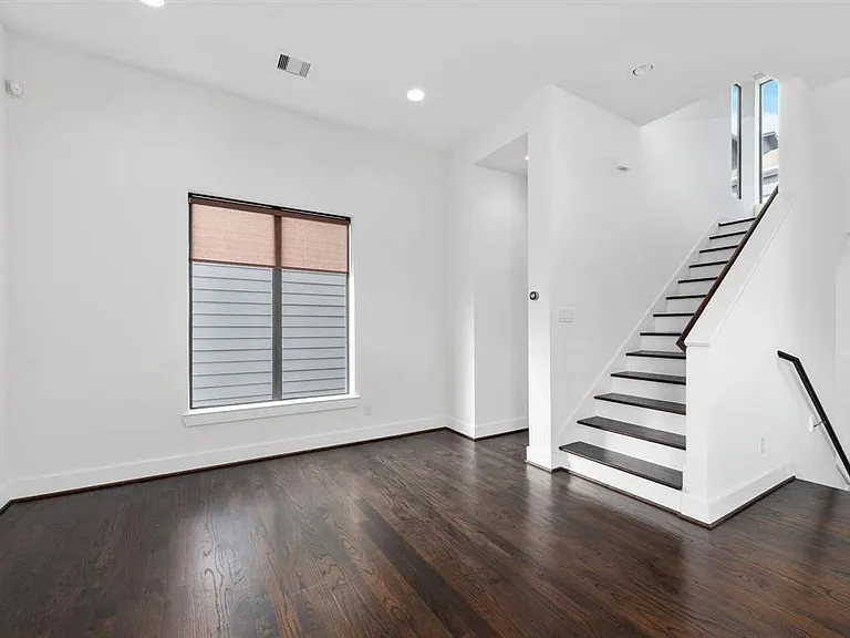 6127 Clyde St #B — Photo 14