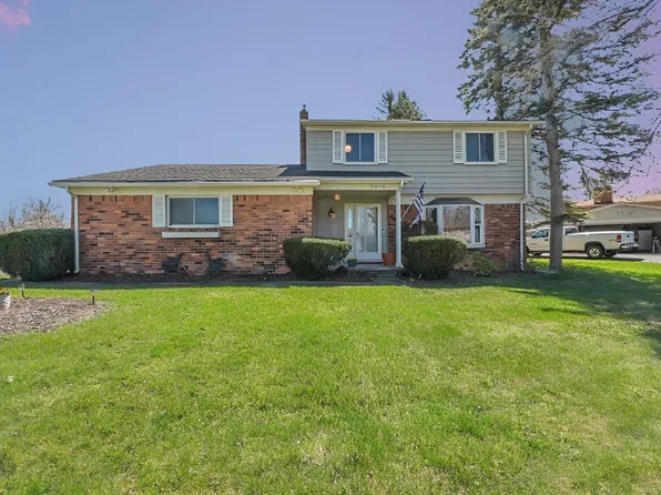 3616 Lake Oakland Shores Dr, Waterford, MI 48329