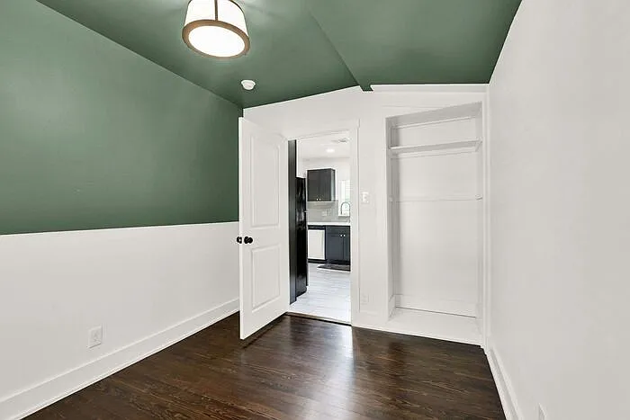 2435 E 10th St — Photo 11