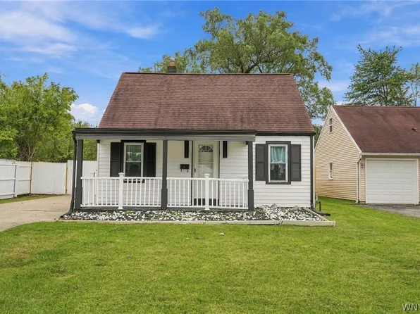 61 Spruce Rd, Amherst, NY 14226
