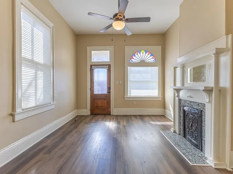 2329 Columbus St — Photo 3