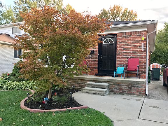 3rd image of 137 W Elmwood Ave