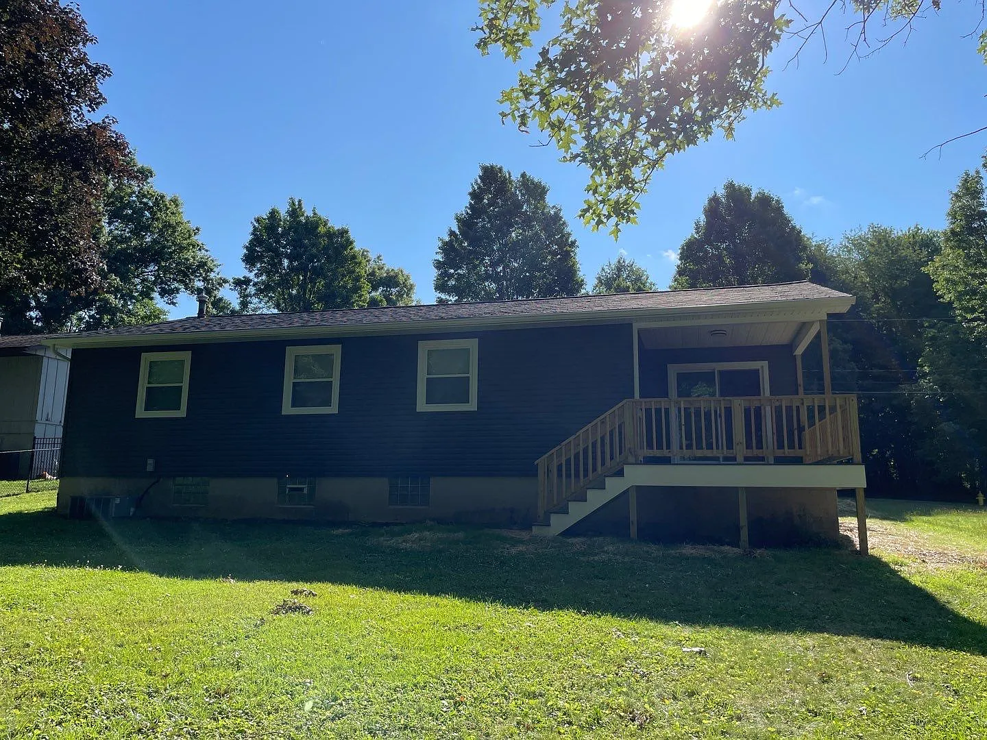 3 bed, 1234 sqft, $1,900 — Photo 2