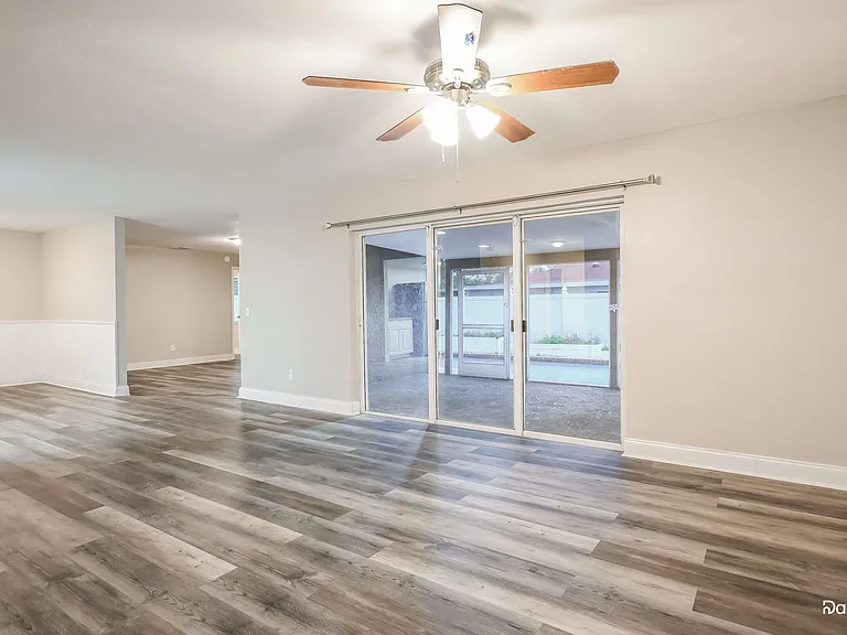 202 Minnesota Woods Ln — Photo 4