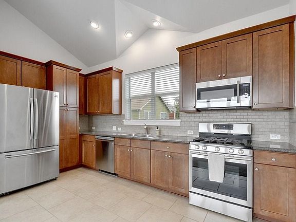 3rd image of 1601 Miriam Ave Unit 211