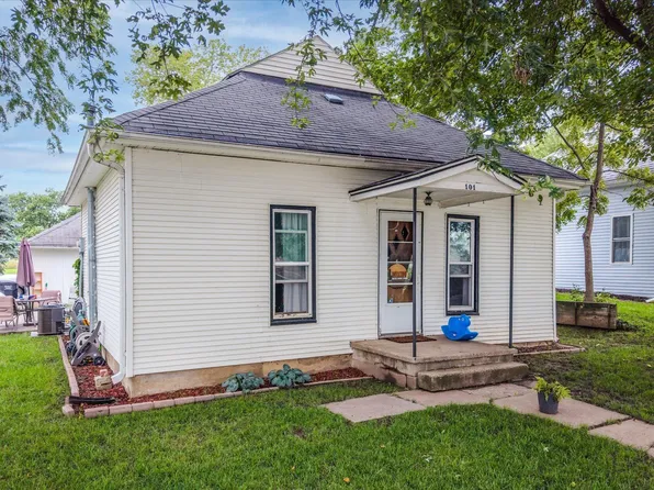 101 Normal St, Woodbine, IA 51579