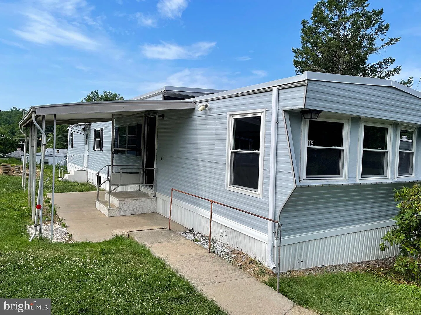 3 bed, 1.0 bath, $1,300 — Photo 1